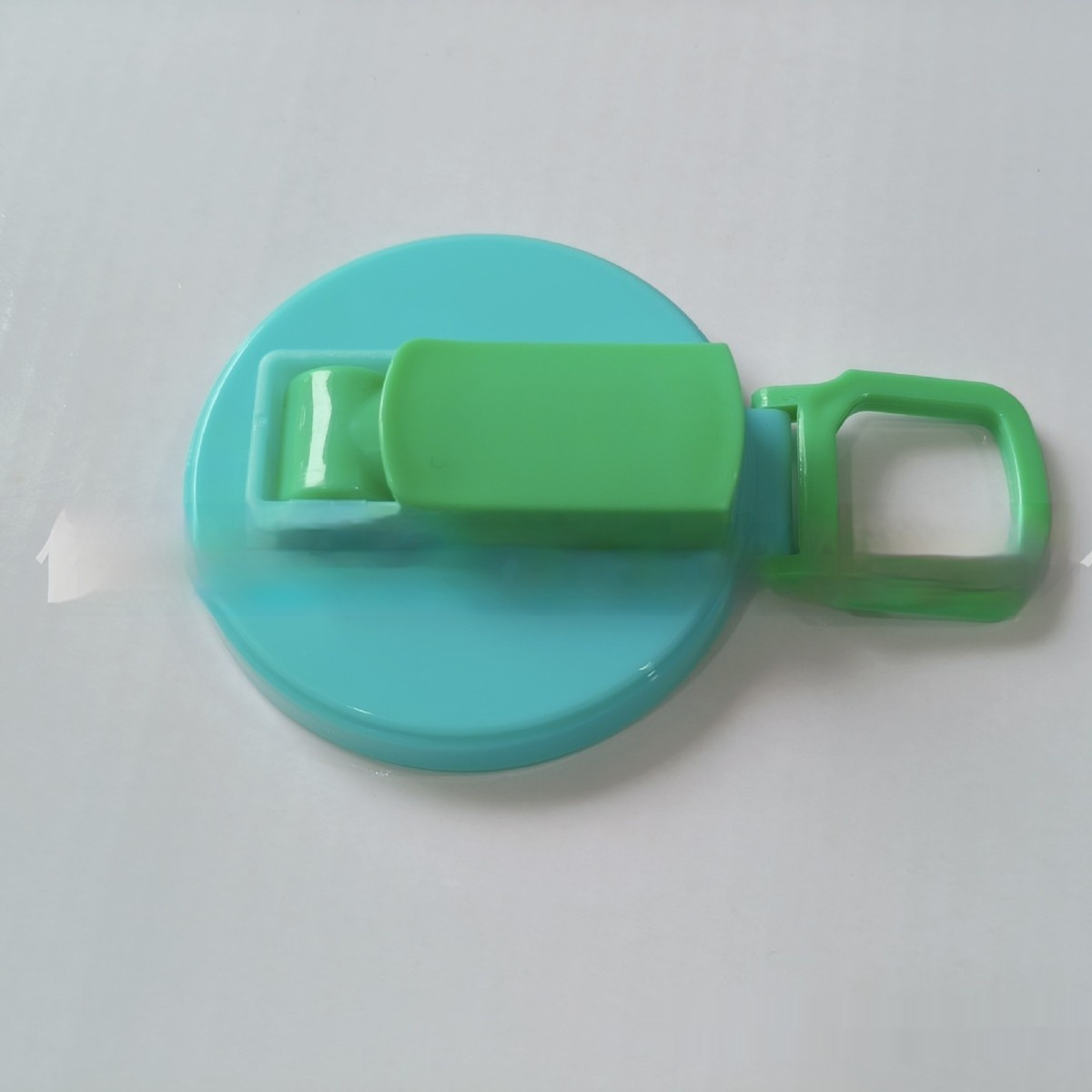 Snap-On Soda Can Lid With Straw
